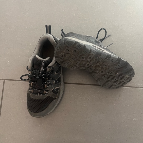 Merrell Boys Oakcreek Mid Hiking Boots Size 13.5 - Picture 3 of 3